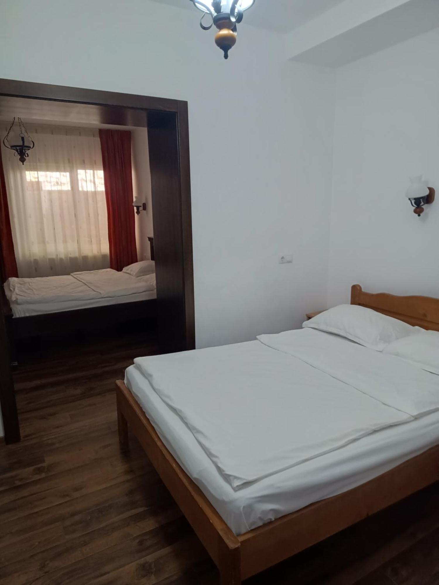 Pensiunea In Poiana Glod  Ngoại thất bức ảnh