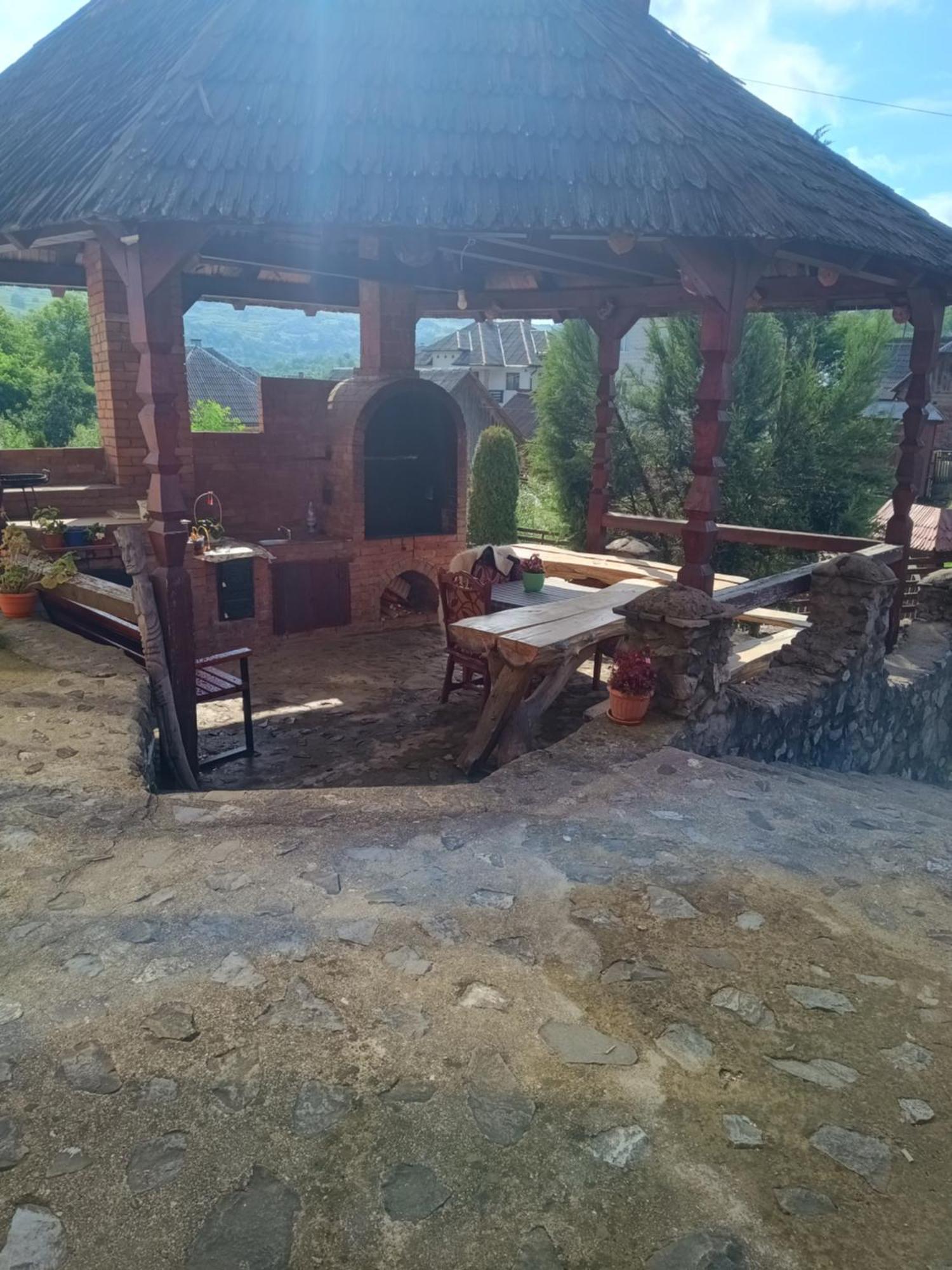 Pensiunea In Poiana Glod  Ngoại thất bức ảnh